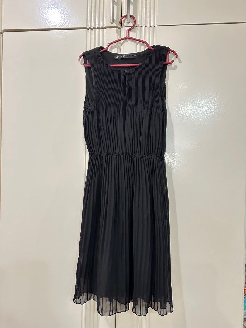 Zara basic little black dress pleated (Category: Dresses) located in Manila. Submitted by remysc (Listing ID 1377199593, Image 1). Description: Semi stretchable Shoulder to knee length - 35inches Tags: LBD mango, h&m.