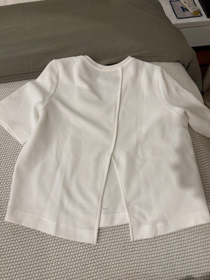 Zara White Blouse (Category: Blouses) located in Los Banos. Submitted by ktriestodeclutter (Listing ID 1376539864, Image 2). Description: .