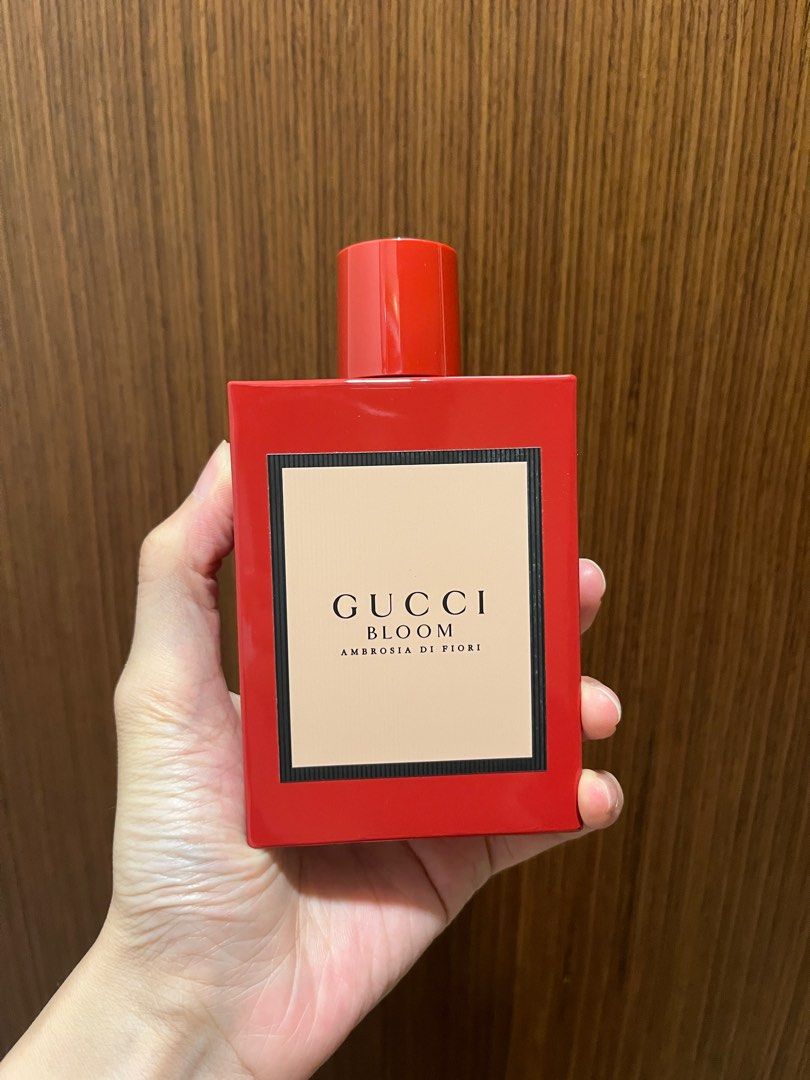 由 Valeria_no_heya (刊登 ID 1377397366，圖片 1) 提交，位於 新北市 (New Taipei) 的 【幾乎全新】100ml Gucci Bloom Ambrosia di Fiori 100ml（正貨） (類別：香水、體香劑)，說明：熱賣經典花香調，成熟優雅，適合重要場合 有試用幾次 👉林口可面交 有興趣私訊，謝謝！ 。