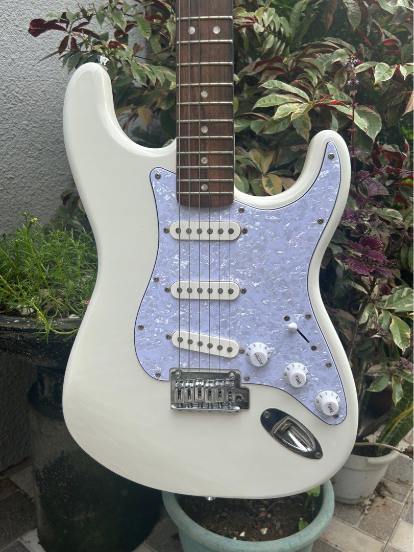 2023 Squier Affinity FSR Stratocaster (Category: Musical Instruments) located in Manila. Submitted by 5635ian81997 (Listing ID 1367060957, Image 1). Description: SQUIER FSR(Fender Special Run) All original. No issue. Tremolo arm included. Will come with extra set of strings, soft bag, strap and instrument cable. Poplar body, maple neck, Indian laurel fretboard, 2 point tremolo bridge, block saddle, pearloid pickguard. Light weight..
