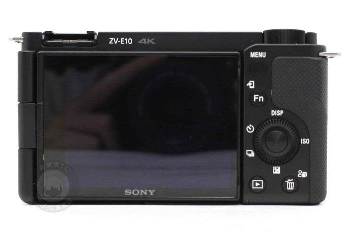 由 used3c (刊登 ID 1377507249，圖片 3) 提交，位於 台南市 (Tainan) 的 【台南橙市3C】Sony ZV-E10 + 16-50mm 單鏡組 + GP-VPT2BT 手持握把組合 公司貨 保固2026-6 二手相機 #97292 (類別：相機)，說明：#索尼相機#可換鏡頭數位相機#APSC#Sony#SonyZVE10 橙市3C #二手SONY相機 ⛔️請詳閱商品描述在詢問⛔️ 購買前，請確認商品是否有現貨⛔️ ➤商品編號：97292 ➤商品名稱：Sony ZV-E10 + 16-50mm 單鏡組 + GP-VPT2BT 手持握把組合 公司貨 保固2026-6 二手相機 ➤商品配件： 盒子,充電器,電池,說明書,保卡,傳輸線,,背帶,握把 ➤商品外觀： 九成新，相機使用功能性正常 ➤商品保固：保固至2026-06-06 僅供自取 不寄送 ————————————————————————— ✨下單即100%同意賣場保固條款與細則✨ ✨以保障買賣雙方權利✨ 
