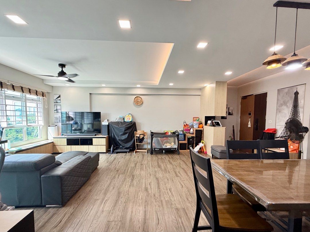 Cheap 5 room HDB! 451b Bukit Batok West Avenue 6 (Category: HDB) located in Singapore. Submitted by roy.koh (Listing ID 1377389129, Image 2). Description: Don’t miss out on this unit! Must Buy! Super Cheap! Super Spacious! Super Value! High Floor Corner Unit Spacious 3 bedrooms and 2 bathrooms 1216 sqft North South Facing No West Sun Renovated & Well Maintained Motivated and Reasonable Seller! Primary School Princess Elizabeth Primary School 473m