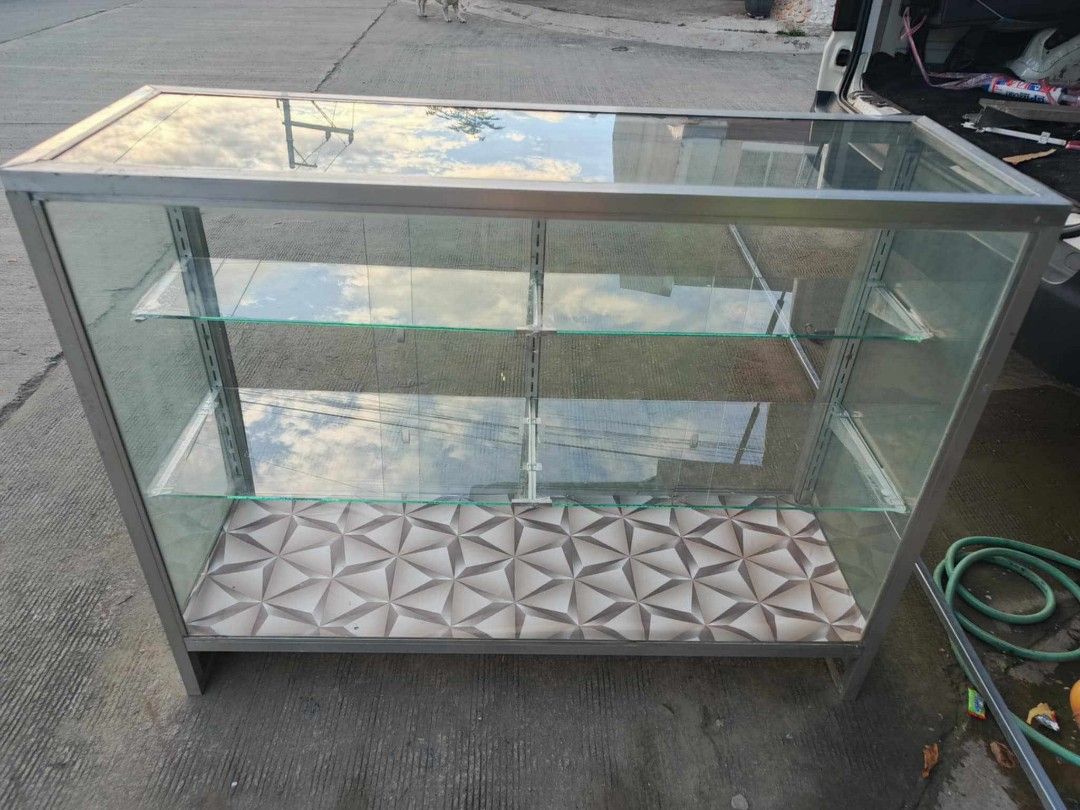 4 feet 3 Layer Glass Stante (Category: Everything Else Others) located in Rizal. Submitted by princesscr00586 (Listing ID 1377508074, Image 1). Description: For Sale 2nd Hand In Great Condition No Hidden Issues No Cracks 3 Layer Glass Stante 4 feet length or haba 38 inches height or taas 16 inches Width or lapad.
