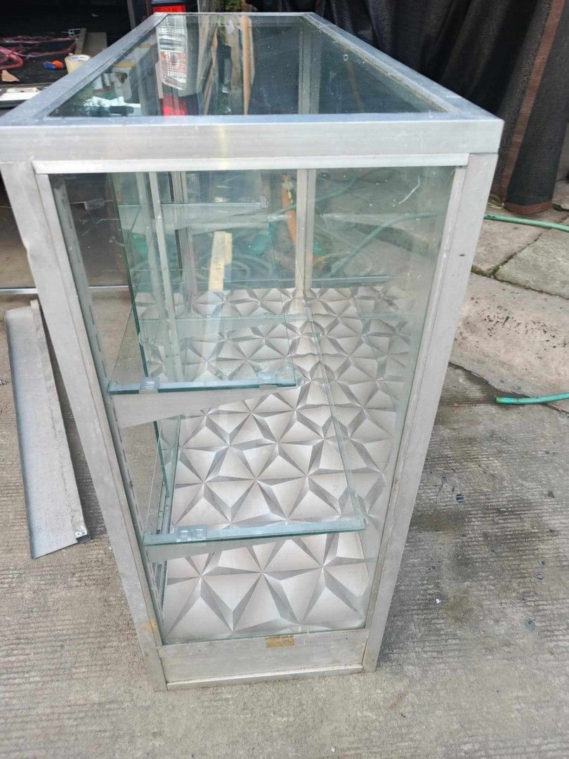4 feet 3 Layer Glass Stante (Category: Everything Else Others) located in Rizal. Submitted by princesscr00586 (Listing ID 1377508074, Image 2). Description: For Sale 2nd Hand In Great Condition No Hidden Issues No Cracks 3 Layer Glass Stante 4 feet length or haba 38 inches height or taas 16 inches Width or lapad.
