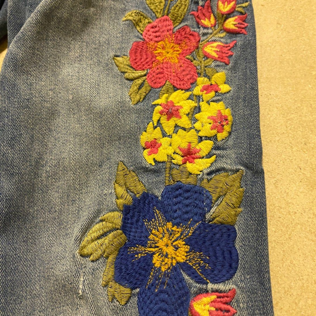 5-6yo Zara Girls Floral Embroidered Jeans (Category: Babies & Kids Fashion) located in Singapore. Submitted by momofgirls (Listing ID 1377508353, Image 3). Description: These Zara jeans feature beautiful floral embroidery and distressed details. They have an adjustable waistband for a comfortable fit. The jeans are in good condition with some signs of wear. Perfect for adding a touch of style to your little one's wardrobe. Fits 5yo.