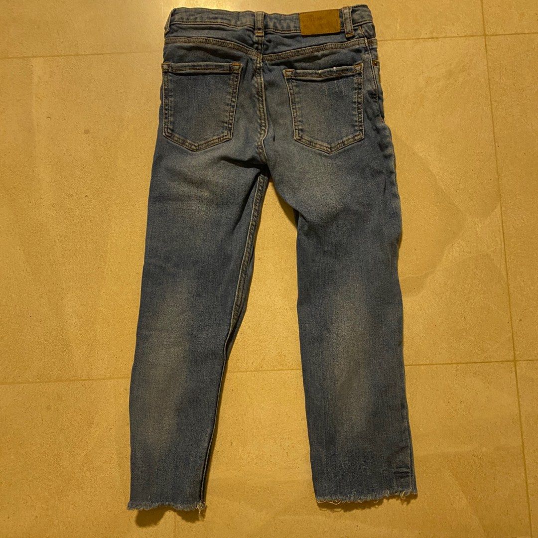 5-6yo Zara Girls Floral Embroidered Jeans (Category: Babies & Kids Fashion) located in Singapore. Submitted by momofgirls (Listing ID 1377508353, Image 2). Description: These Zara jeans feature beautiful floral embroidery and distressed details. They have an adjustable waistband for a comfortable fit. The jeans are in good condition with some signs of wear. Perfect for adding a touch of style to your little one's wardrobe. Fits 5yo.