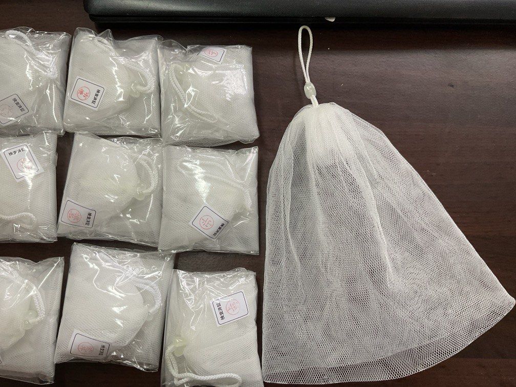 由 ikeikegogogo (刊登 ID 1377417422，圖片 1) 提交，位於 新北市 (New Taipei) 的 泡泡潔顏巾/買10送5😄 (類別：護膚、清潔產品)，說明：總共15個 買10送5😄。