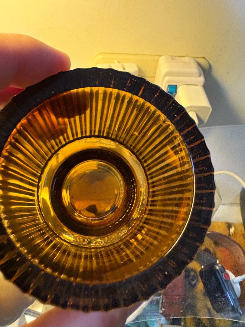 由 portas (刊登 ID 1377455750，圖片 2) 提交，位於 高雄市 (Kaohsiung) 的 琥珀色蠟燭杯/香氛蠟燭/容器/陳列/侘寂/日系時髦 (類別：香水、體香劑)，說明：蠟燭杯。