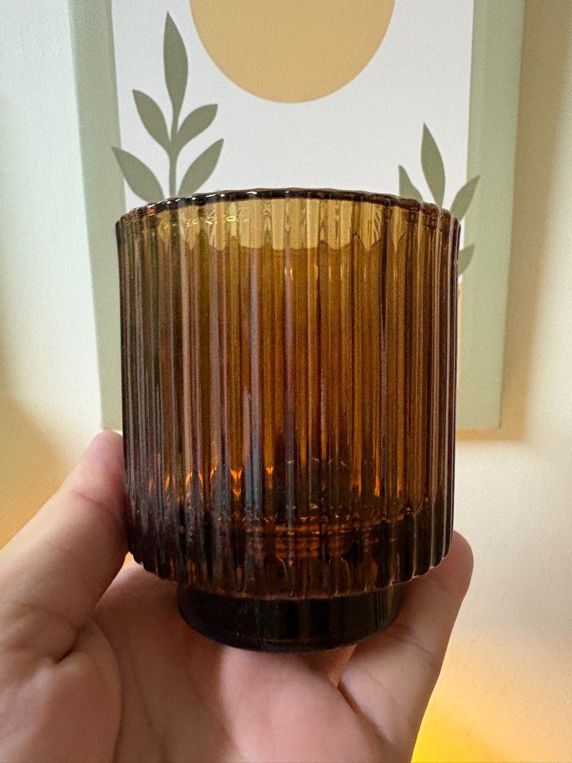 由 portas (刊登 ID 1377455750，圖片 3) 提交，位於 高雄市 (Kaohsiung) 的 琥珀色蠟燭杯/香氛蠟燭/容器/陳列/侘寂/日系時髦 (類別：香水、體香劑)，說明：蠟燭杯。