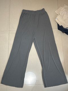 （分類：）位於 。 由 buy_and_selling 提交（商品編號 1377471081，圖片 1）。簡介： 。