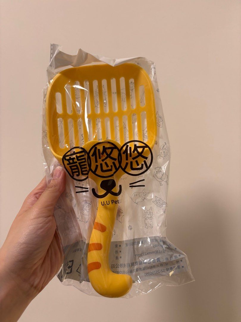 由 hr2221 (刊登 ID 1377421889，圖片 1) 提交，位於 新北市 (New Taipei) 的 全新貓砂鏟 寵悠悠 貓砂 鏟子 (類別：寵物及其他)，說明：貓砂贈送的 一直都用跟貓砂盆一組的 用不到故售出 售出不退換。