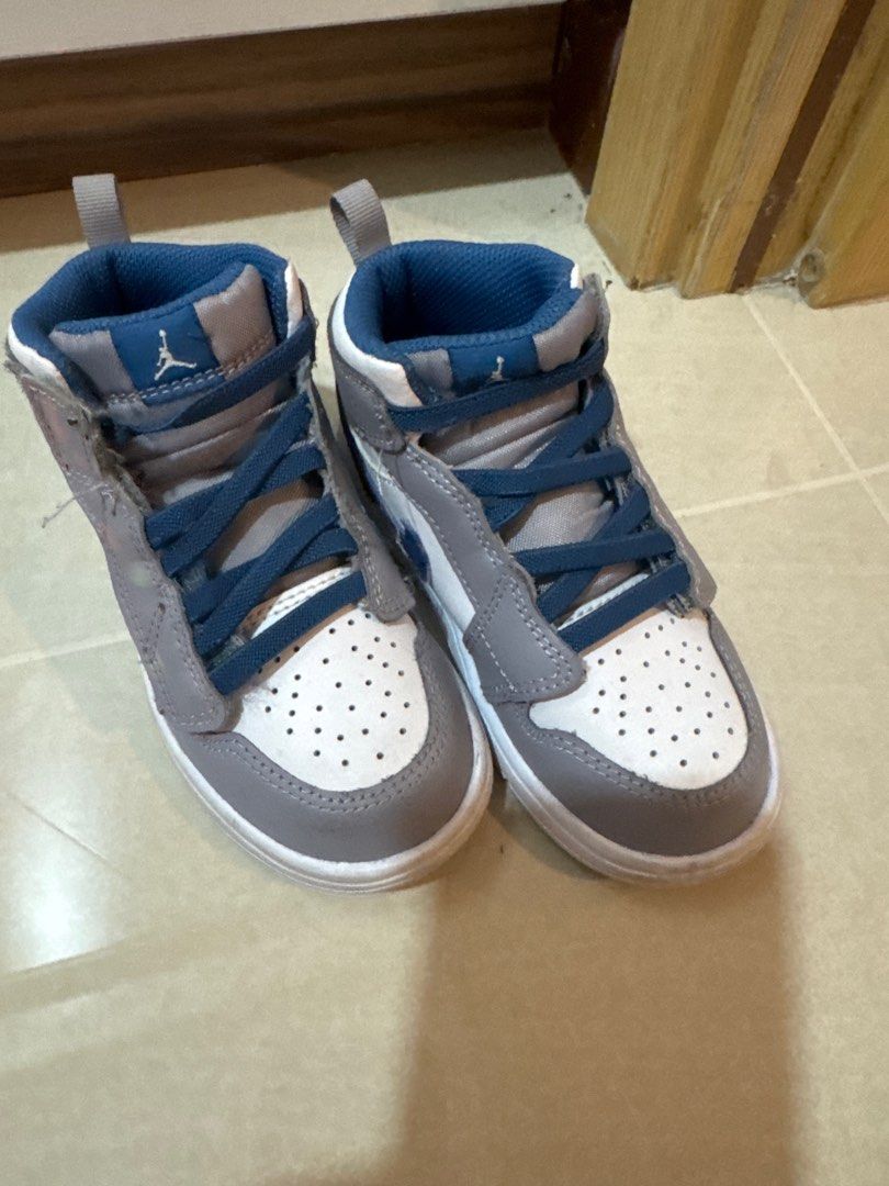 Air Jordan 1 Mid kids Sneakers (Category: Babies & Kids Fashion) located in Singapore. Submitted by momolovebrown (Listing ID 1377499557, Image 2). Description: Washed and in good condition .