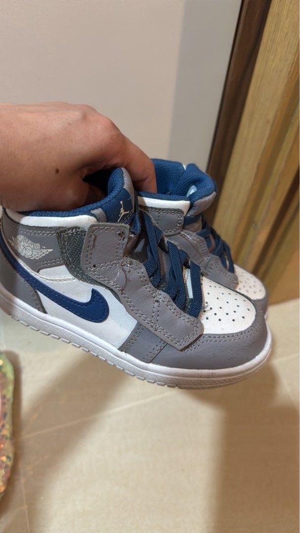 Air Jordan 1 Mid kids Sneakers (Category: Babies & Kids Fashion) located in Singapore. Submitted by momolovebrown (Listing ID 1377499557, Image 1). Description: Washed and in good condition .