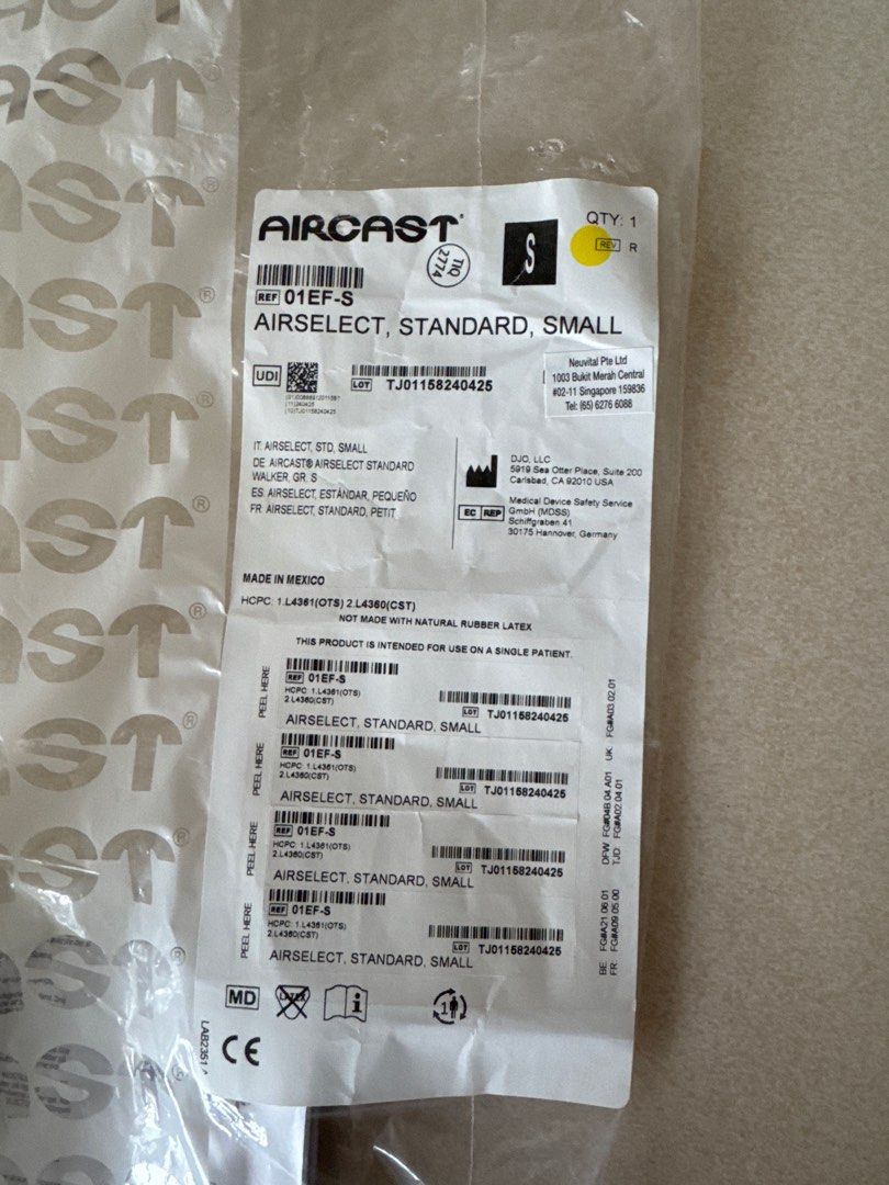 Aircast Walking Boot Small Size - Left (Category: Rehabilitative Devices) located in Singapore. Submitted by heartydeal (Listing ID 1377447838, Image 2). Description: .