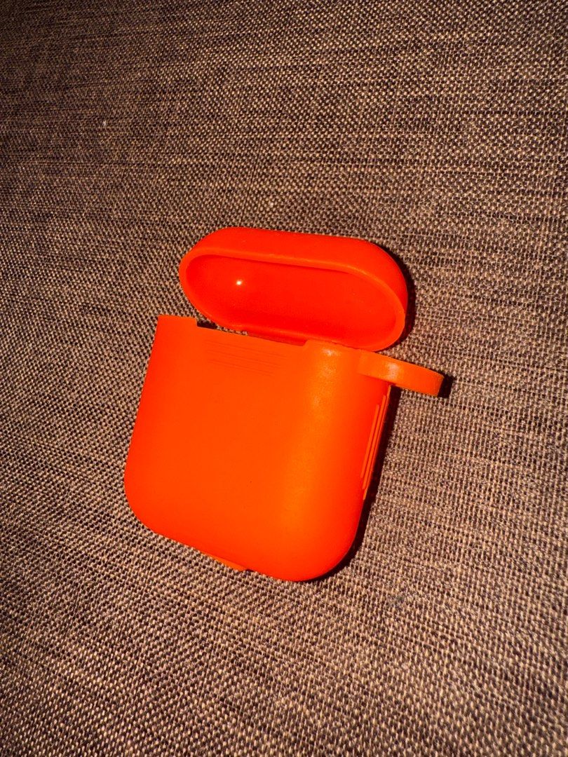 Airpods cases (Category: Portable Audio Accessories) located in Antipolo. Submitted by titaaaaan (Listing ID 1377461621, Image 3). Description: Airpods cases P200 all in rfs: decluttering.