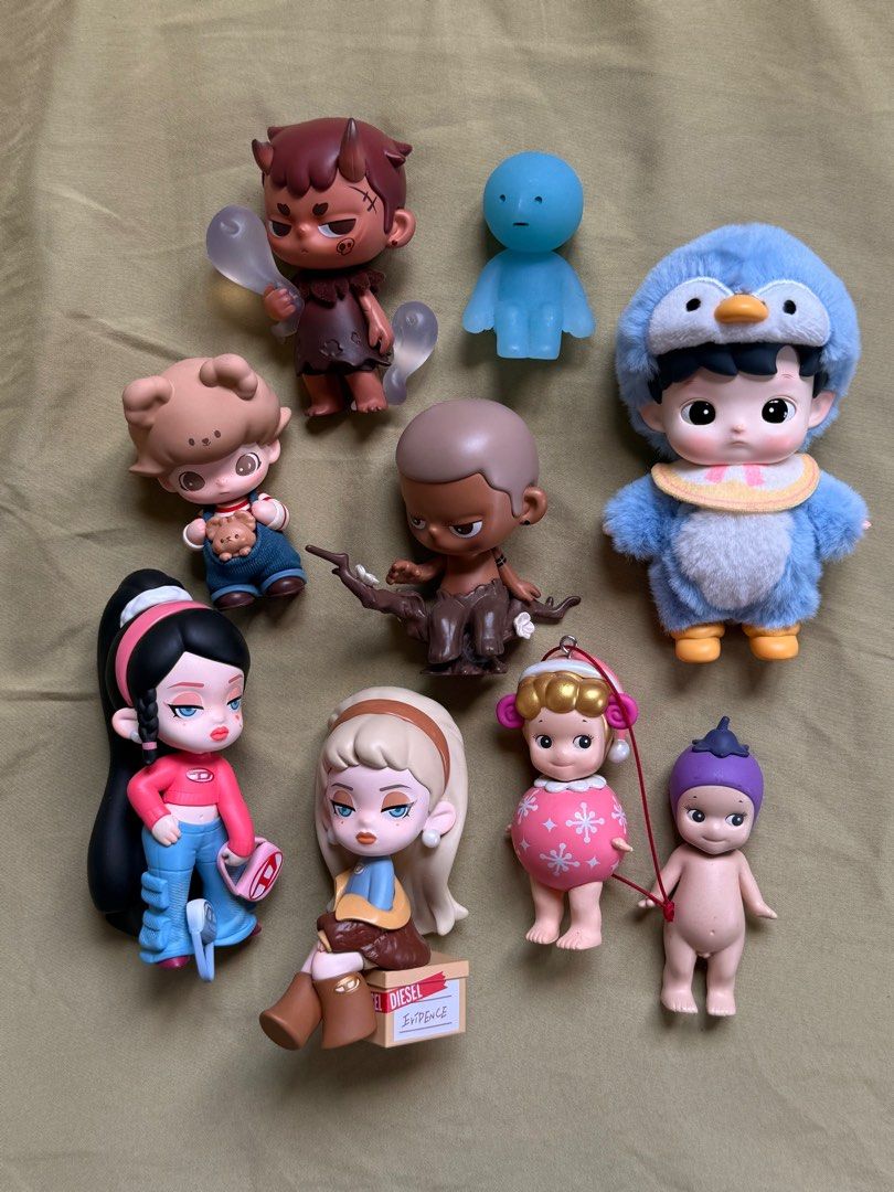 Assorted Blind Box Toys (Category: Designer & Blind Box Toys) located in Quezon City. Submitted by jon27 (Listing ID 1377427889, Image 1). Description: See other photo for prices No BNF for all Slightly negotiable Get all for ₱3,000.