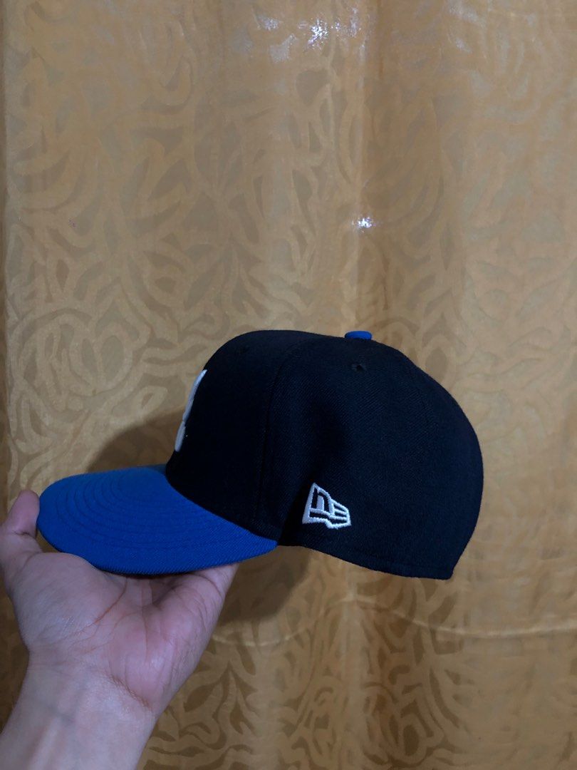 Atlanta Braves Fitted Hat (Category: Caps & Hats) located in San Jose del Monte. Submitted by 50.50_split (Listing ID 1377531263, Image 3). Description: size 7 3/8 issue: wrong tag, 5/8 sa tag pero 3/8 fittings crispy condition.