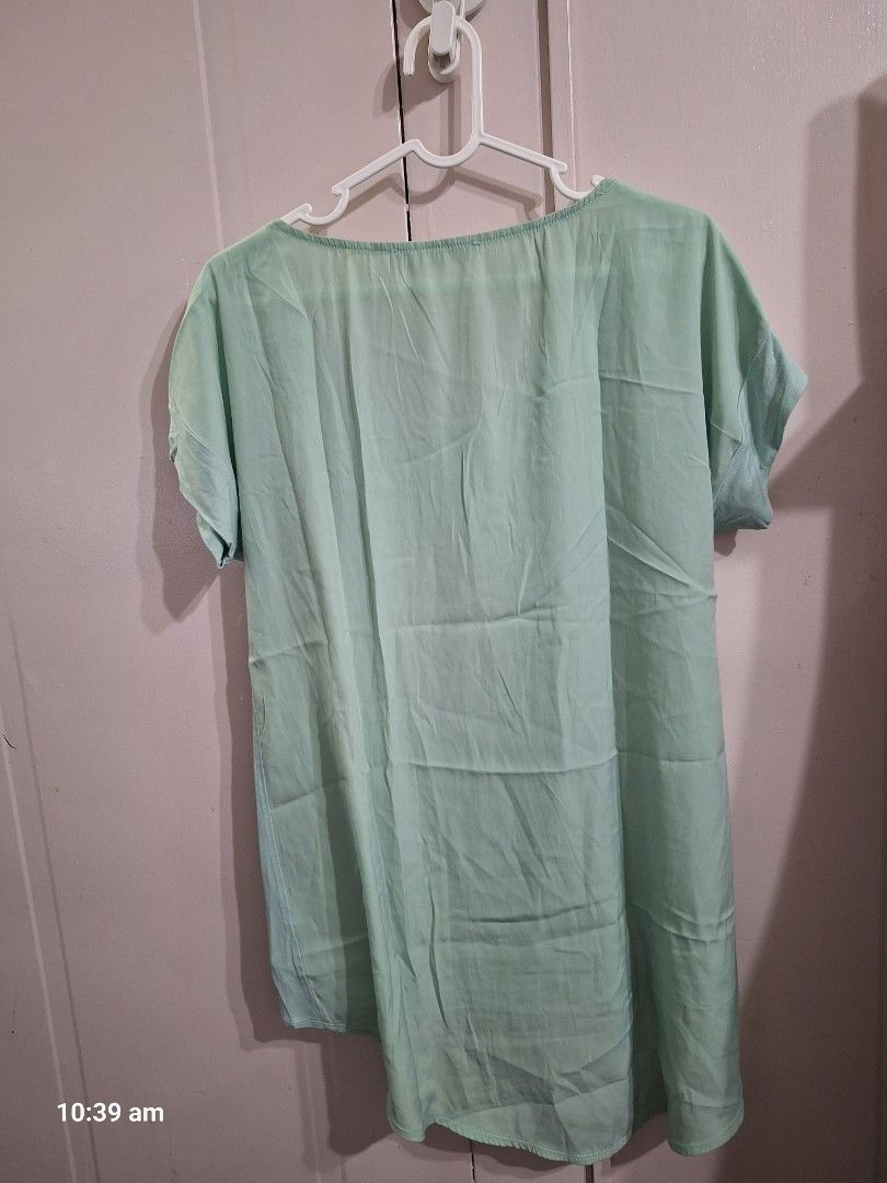 B1_Giordano Long Back Shirt (Category: Shirts) located in Paranaque City. Submitted by chebureche (Listing ID 1377416686, Image 3). Description: Please see pictures for storage stains.
