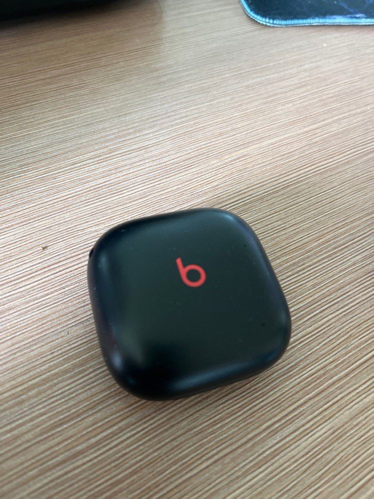 由 david3028104443 (刊登 ID 1377424742，圖片 1) 提交，位於 台北市 (Taipei) 的 beats fit pro 充電盒 黑（不含耳機） (類別：耳機)，說明：。