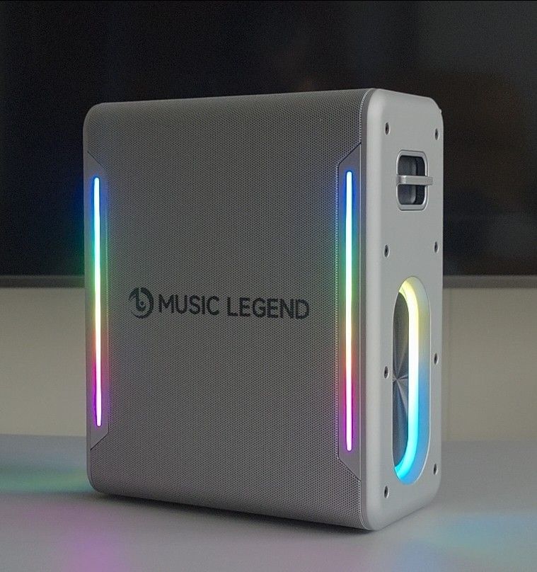 Bluetooth Speaker (Category: Soundbars, Speakers & Amplifiers) located in Singapore. Submitted by maxyeoks (Listing ID 1363754646, Image 1). Description: Terms and conditions - Strictly selling, no exchange or trading - Cash or Paynow only - Deal at Punggol Point Cove only - Self collect no delivery - Lowballer will be block - Item sold as it is condition - No return, refund or warranty - 1st come 1st serve no reserve - Once agreed no more prices