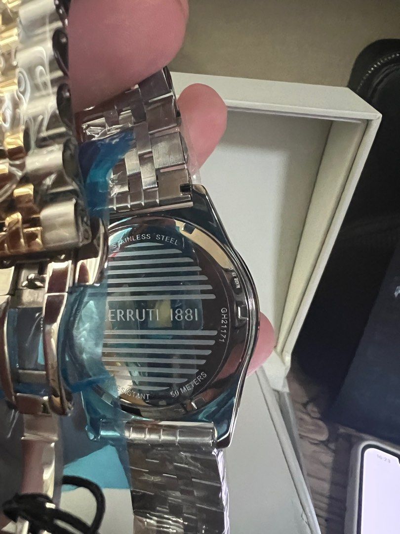 Cerruti 1881 Arabic Version Wristwatch Dial (Category: Luxury Watches) located in Manila. Submitted by turntpotato (Listing ID 1377459183, Image 3). Description: Someone gifted to me. Never been used or adjusted. As is. You have to have it turned on and adjusted by someone who knows arabic as the day and numbers are in arabic. Bought for 18k+.
