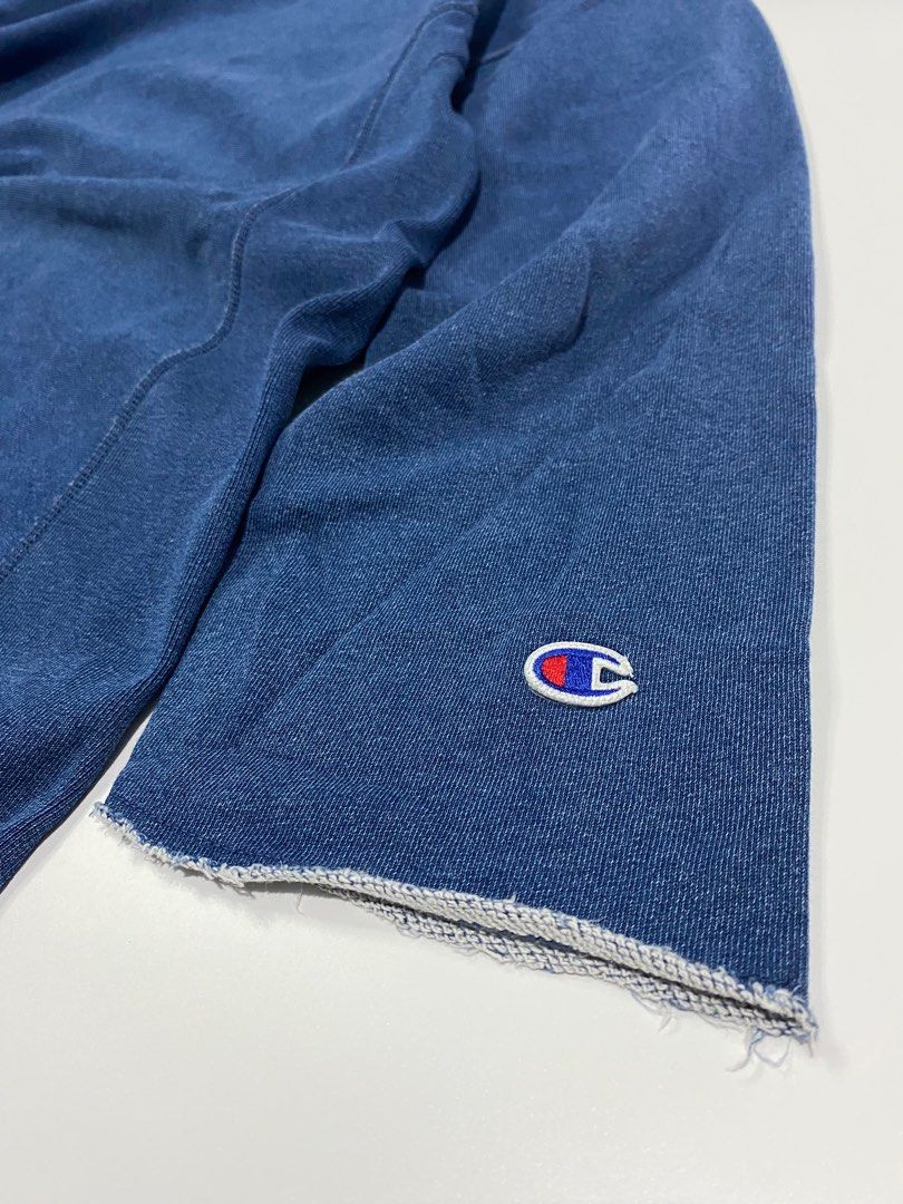 Champion Reverse Weave Crewneck Sweatshirt (Category: Coats, Jackets and Outerwear) located in Quezon City. Submitted by threadsunearthed (Listing ID 1377556382, Image 2). Description: Champion Reverse Weave Crewneck Sweatshirt Size on tag L Width: 20 Length: 28 •Great condition •Washed •no issue/s •Color rate: 9/10 ₱580.