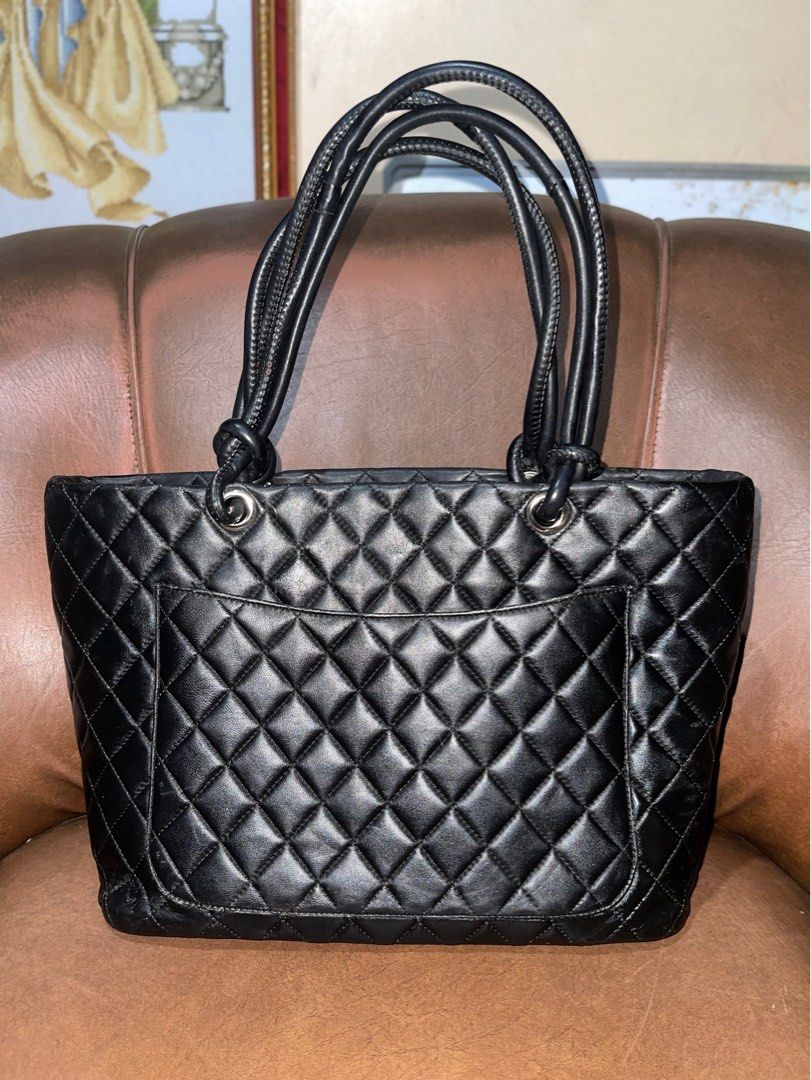 Chanel Cambon Tote Bag (Category: Tote Bags) located in Dagupan City. Submitted by fonsomatthy (Listing ID 1377495395, Image 2). Description: ‼️FOR SALE‼️ ✅ Chanel Cambon Tote Bag, medium sized 👉🏻 Flaws are minimal signs of use ✅ Overall in good condition, 8/10 🧾 MOP will be Gcash 🚚 MOD will be via J&T 💬 PM for queries 👉🏻 0961-754-9147.