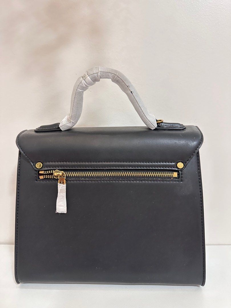 Charles and Keith Crossbody Bag (Category: Cross-body Bags) located in Lipa City. Submitted by luciv (Listing ID 1377526905, Image 3). Description: .