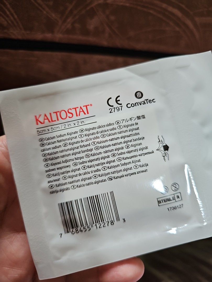 Convatec Kaltostat Calcium Alginate Wound Dressing 5x5cm (Category: Medical Supplies & Tools) located in Singapore. Submitted by hooiling0566710 (Listing ID 1377401878, Image 1). Description: - Brand new, sealed Convatec Kaltostat Calcium Alginate dressing - Size: 5cm x 5cm - Expiry Date: April 1, 2026 - Sterile and ready to use - Perfect for wound care.