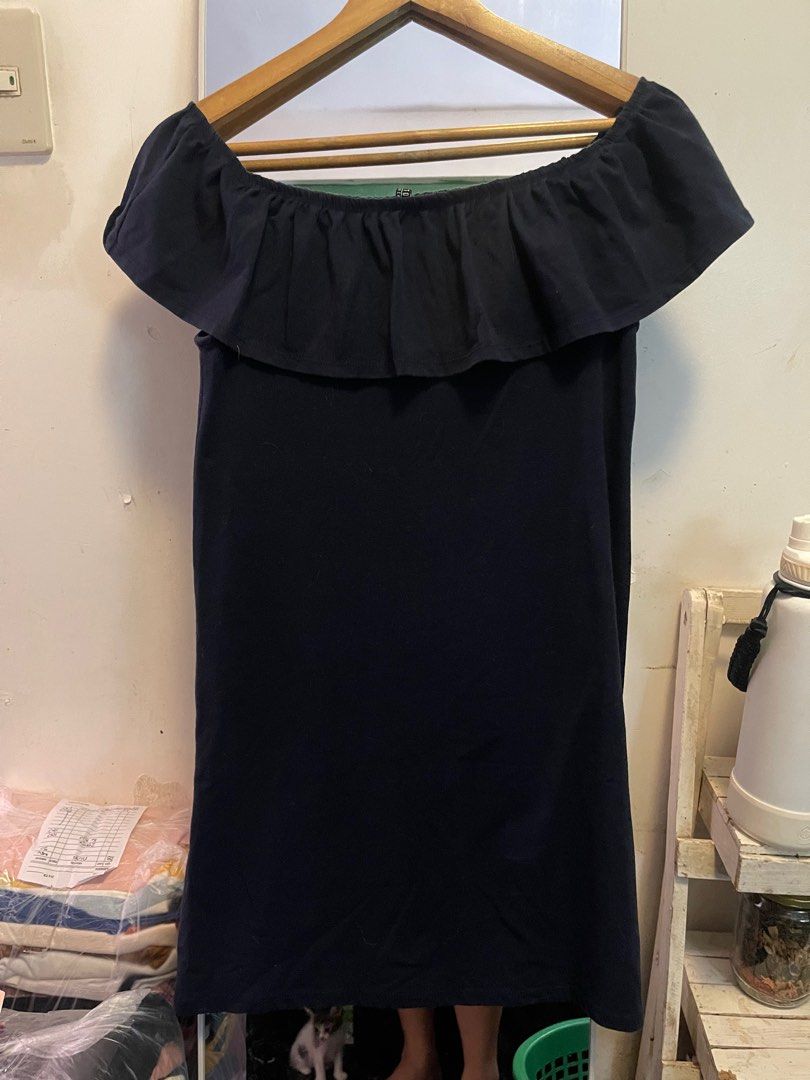 Cotton On off Shoulder Dress (Category: Dresses) located in Manila. Submitted by lovedaleee (Listing ID 1377415895, Image 1). Description: .