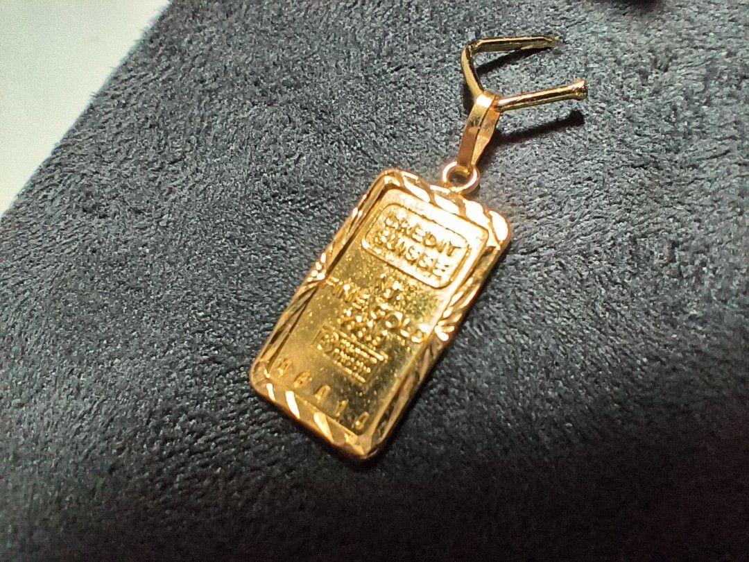 credit Suisse 999 1g Gold bar with 916 gold frame Pendant 1.29g 16mm X 9mm x 1mm (999 gold) (Category: Babies & Kids Fashion) located in Singapore. Submitted by charlesyichao (Listing ID 1377444067, Image 1). Description: Credit Suisse 999 Gold 1g bar in 916 gold frame Pendant weight 1.29g dimensions 16mm X 9mm x 1mm size of chain holder 2mm 916 Gold hall mark on frame 999.9 gold bar the gold bar itself is more than 199 at retail. this is 999 gol