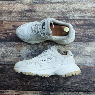 (Kategori: ) berada di . Dikirim oleh subatu_sneaker (ID iklan 1377550705, Gambar 1). Deskripsi: .