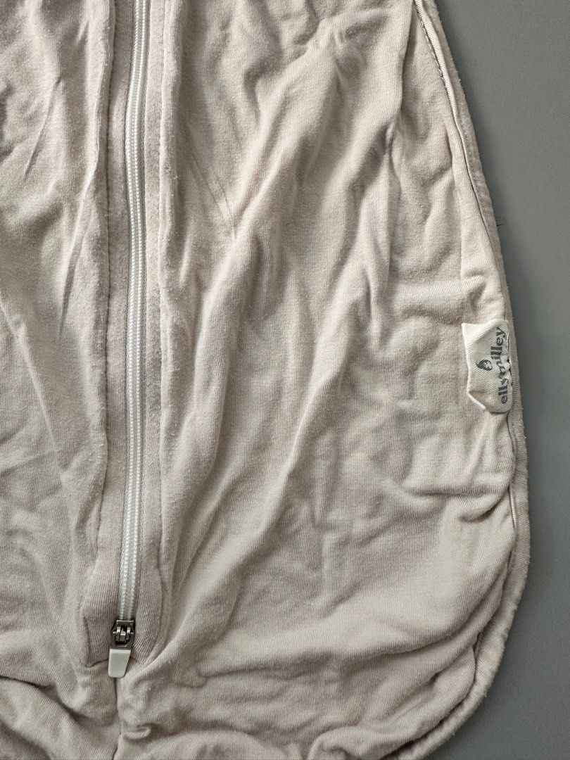 Elly Milley Organic Air Bamboo Baby Swaddle - Small (Category: Babies & Kids Fashion) located in Singapore. Submitted by aqnezzt (Listing ID 1377389725, Image 2). Description: This Ellymilee sleep sack is made of organic air bamboo. It features a full-length zipper for easy access and a comfortable design. The sleep sack is in excellent condition, ready for your little one..