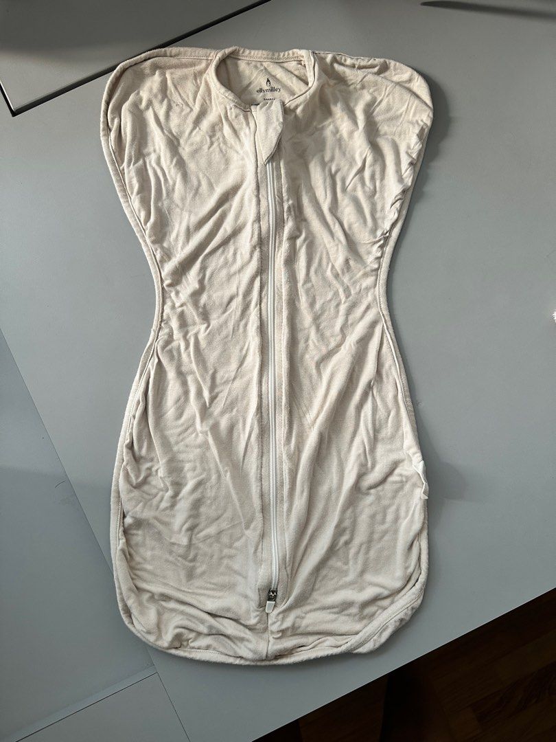 Elly Milley Organic Air Bamboo Baby Swaddle - Small (Category: Babies & Kids Fashion) located in Singapore. Submitted by aqnezzt (Listing ID 1377389725, Image 3). Description: This Ellymilee sleep sack is made of organic air bamboo. It features a full-length zipper for easy access and a comfortable design. The sleep sack is in excellent condition, ready for your little one..