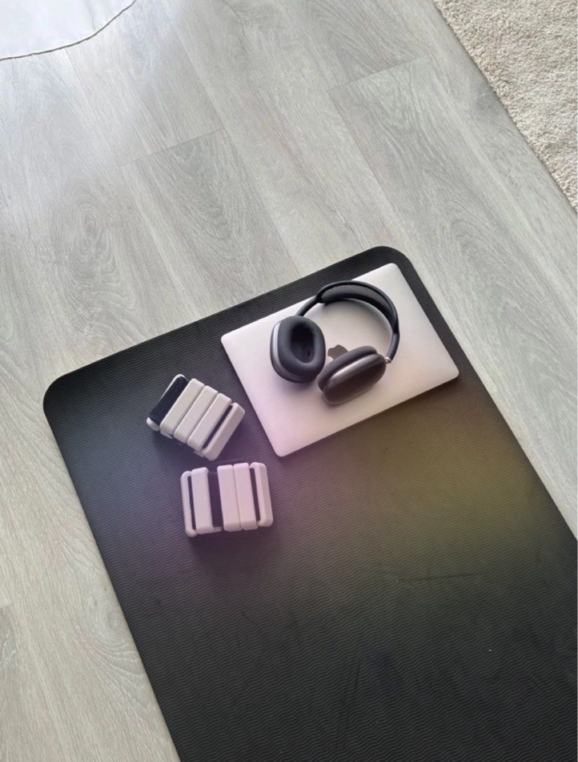 Fit eco-friendly reversible yoga mat (Category: Exercise Mats) located in Makati City. Submitted by Jay-DC (Listing ID 1377518645, Image 2). Description: FIT Eco-friendly reversible yoga mat Brand new Received as gift First 2 pictures not actual - for ref only Item is in quezon city Rfs : declutter .