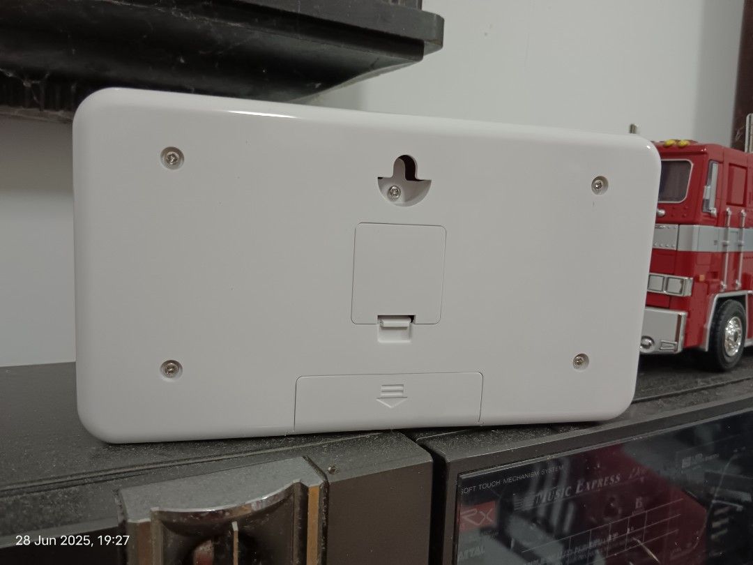 Flip clock (Category: Clocks) located in Ipoh. Submitted by yoi80_corner (Listing ID 1377493721, Image 2). Description: jam berfungsi dengan baik kondisi like new.