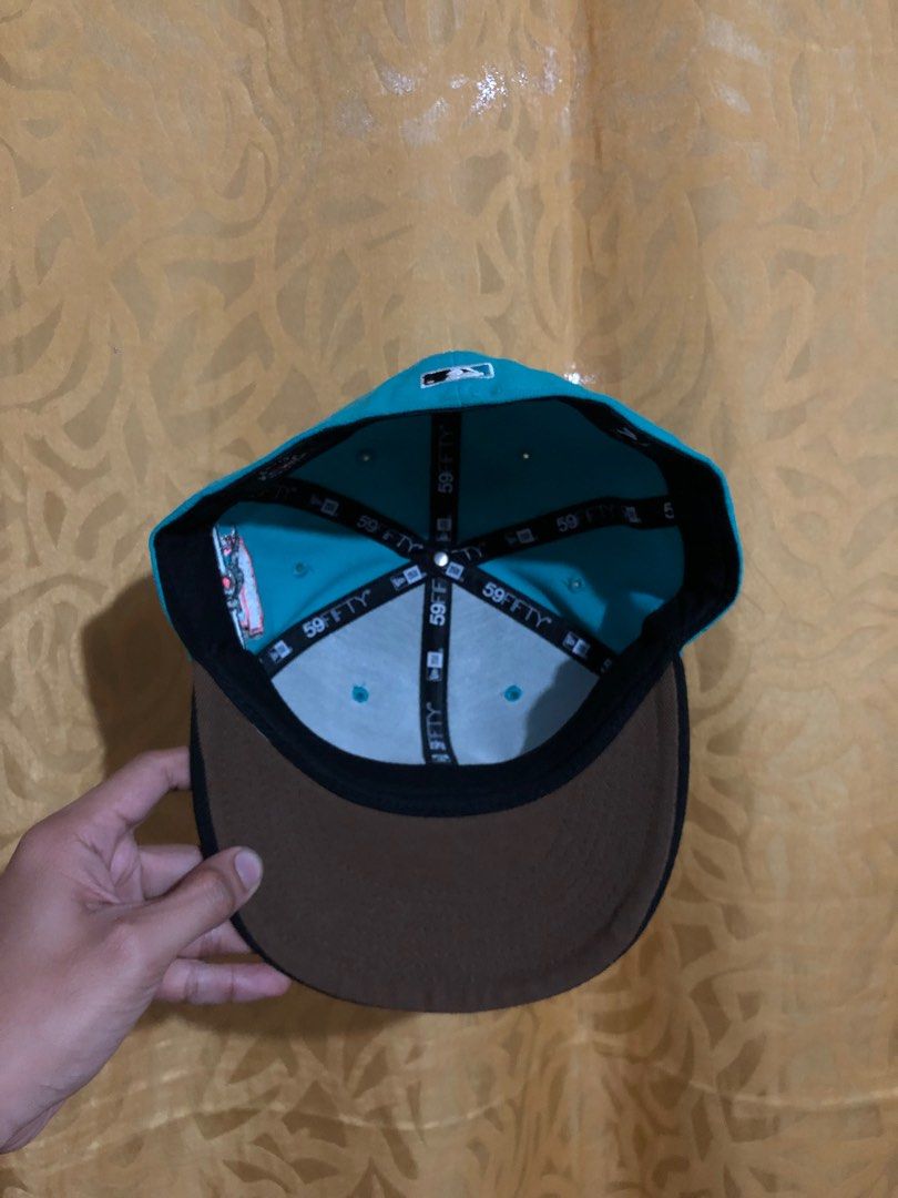 Florida Marlins Fitted Hat (Category: Caps & Hats) located in San Jose del Monte. Submitted by 50.50_split (Listing ID 1377534812, Image 3). Description: 8/10 condition wrong tag, 5/8 sa tag pero 3/8 yung fittings.