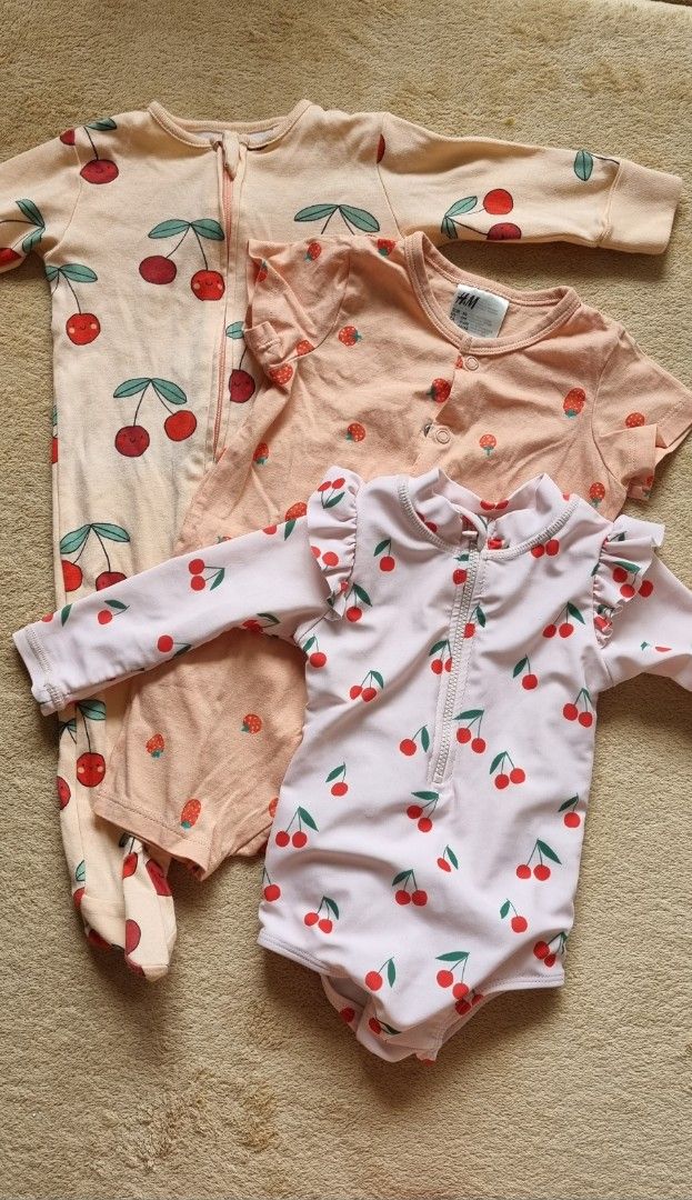 Fruity bundle baby clothes 3-6 months (Category: Babies & Kids Fashion) located in Singapore. Submitted by mollyjosephine (Listing ID 1377493472, Image 1). Description: - Adorable fruity print baby clothes set. - Includes: - Long-sleeved sleepsuit with feet - Short-sleeved button babygrow - Long-sleeved swimsuit - All items in excellent condition. Collect Stevens, Tanglin Mall, CBD.