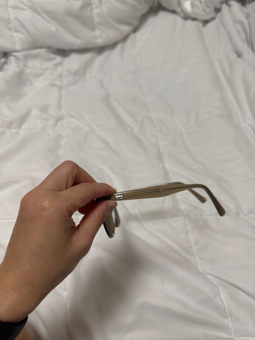 Gentle Monster (Queen) (Category: Sunglasses & Eyewear) located in Singapore. Submitted by lostinthisworldd (Listing ID 1377458355, Image 3). Description: Do not have case thats why selling low.