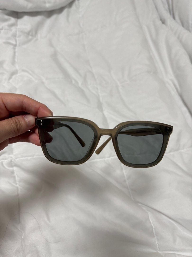 Gentle Monster (Queen) (Category: Sunglasses & Eyewear) located in Singapore. Submitted by lostinthisworldd (Listing ID 1377458355, Image 1). Description: Do not have case thats why selling low.