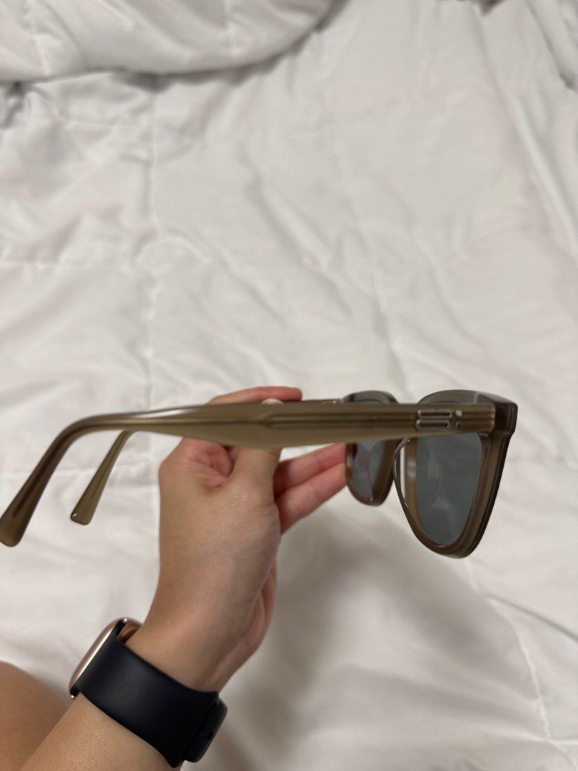 Gentle Monster (Queen) (Category: Sunglasses & Eyewear) located in Singapore. Submitted by lostinthisworldd (Listing ID 1377458355, Image 2). Description: Do not have case thats why selling low.