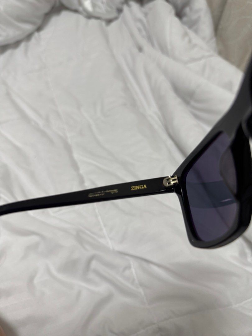 Gentle Monster (Zinga) (Category: Sunglasses & Eyewear) located in Singapore. Submitted by lostinthisworldd (Listing ID 1377458149, Image 4). Description: Dont have case thats why selling low.