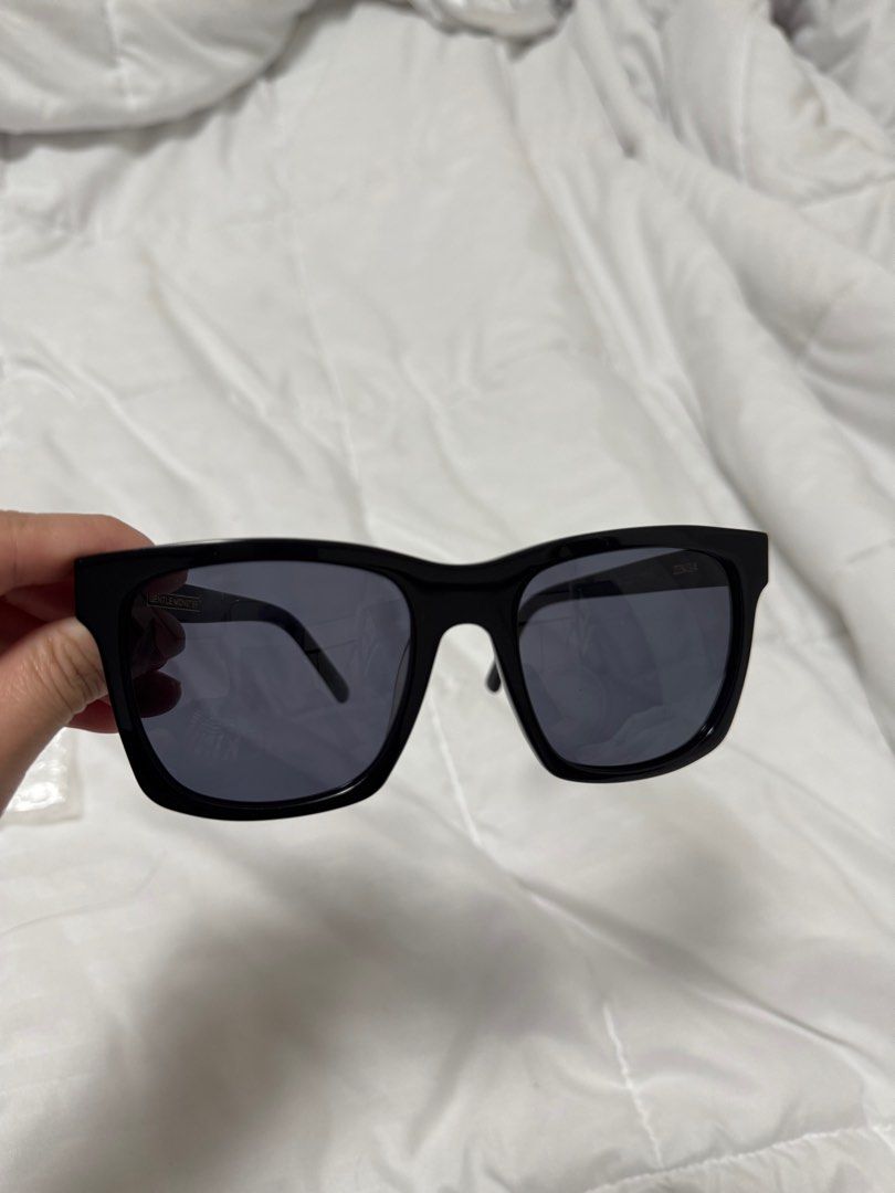 Gentle Monster (Zinga) (Category: Sunglasses & Eyewear) located in Singapore. Submitted by lostinthisworldd (Listing ID 1377458149, Image 1). Description: Dont have case thats why selling low.