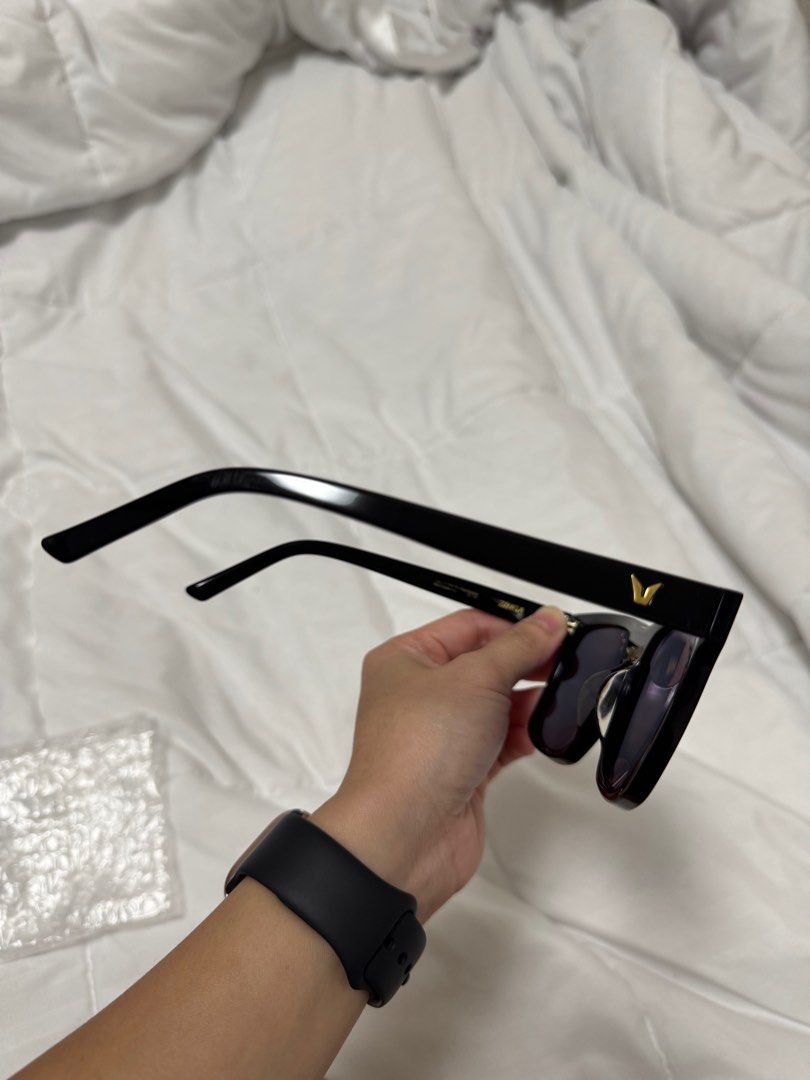Gentle Monster (Zinga) (Category: Sunglasses & Eyewear) located in Singapore. Submitted by lostinthisworldd (Listing ID 1377458149, Image 2). Description: Dont have case thats why selling low.