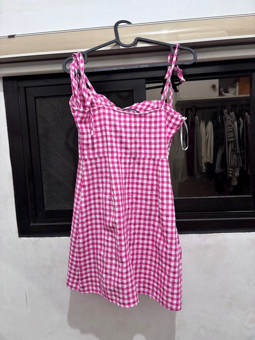 Shein gingham mini dress (Category: Dresses) located in Meycauayan. Submitted by declutter0403 (Listing ID 1377495534, Image 2). Description: Adjustable tie straps Its giving retro and picnic chic vibe.