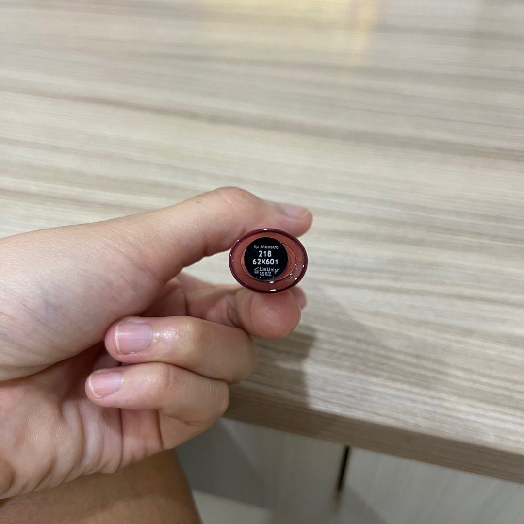 由 plus.wen (刊登 ID 1377408015，圖片 2) 提交，位於 台北市 (Taipei) 的 Giorgio Armani 口紅 (類別：唇部彩妝、保養)，說明：使用過三次左右 極少使用 還有超級多 原於百貨公司購入。