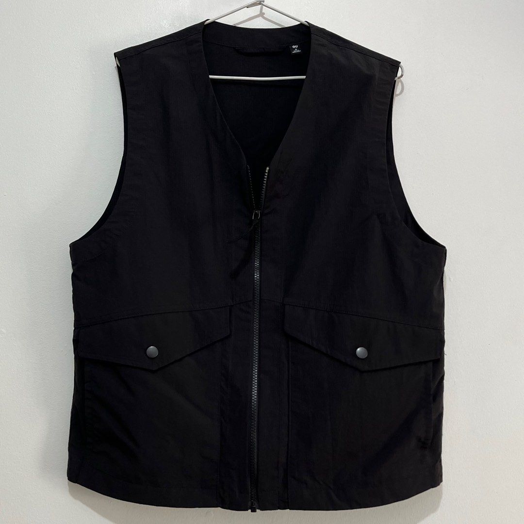 GU - Black Utility Vest Top Layer (Category: Vests) located in San Juan City. Submitted by 1104basics (Listing ID 1377444013, Image 1). Description: Brand new with tag Size Medium on tag Working Zipper Measurements posted pls check Original GU bought in JAPAN.