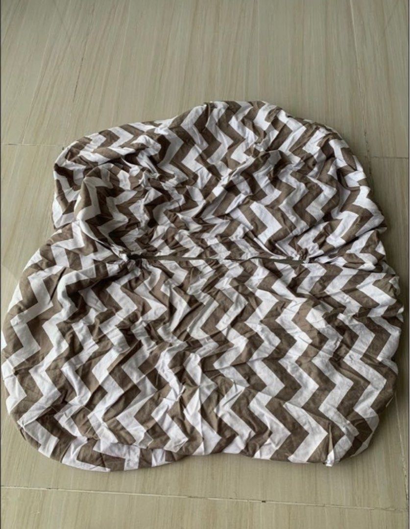 High chair cover (Category: Other Babies Going Out Needs) located in Paranaque City. Submitted by tatemi (Listing ID 1377416769, Image 2). Description: .
