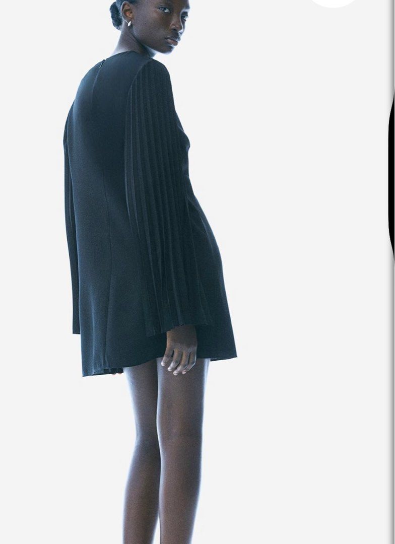 H&M Black Dress Pleated Sleeves (Category: Dresses) located in Manila. Submitted by pungbu8 (Listing ID 1377397721, Image 2). Description: Photo from H&M! Sinukat lang once kaya no photo of when worn. Dress in good condition. Tag removed.