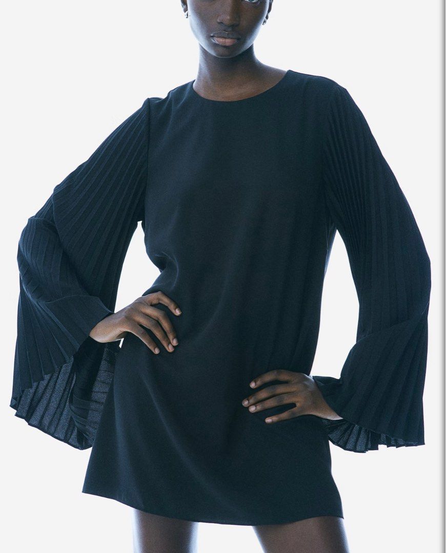 H&M Black Dress Pleated Sleeves (Category: Dresses) located in Manila. Submitted by pungbu8 (Listing ID 1377397721, Image 3). Description: Photo from H&M! Sinukat lang once kaya no photo of when worn. Dress in good condition. Tag removed.
